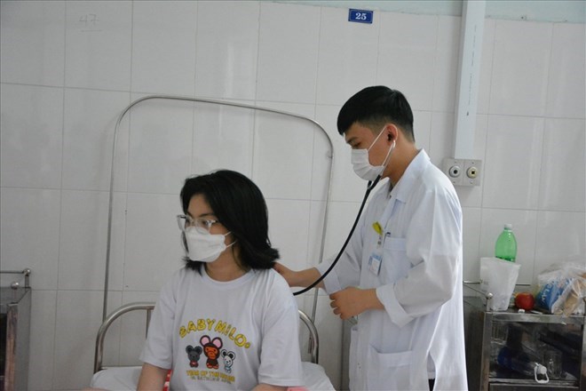 Một trường hợp mắc sốt xuất huyết nặng được điều trị tại Bệnh viện Đa khoa vùng Tây Nguyên. Ảnh: Quang Nhật
