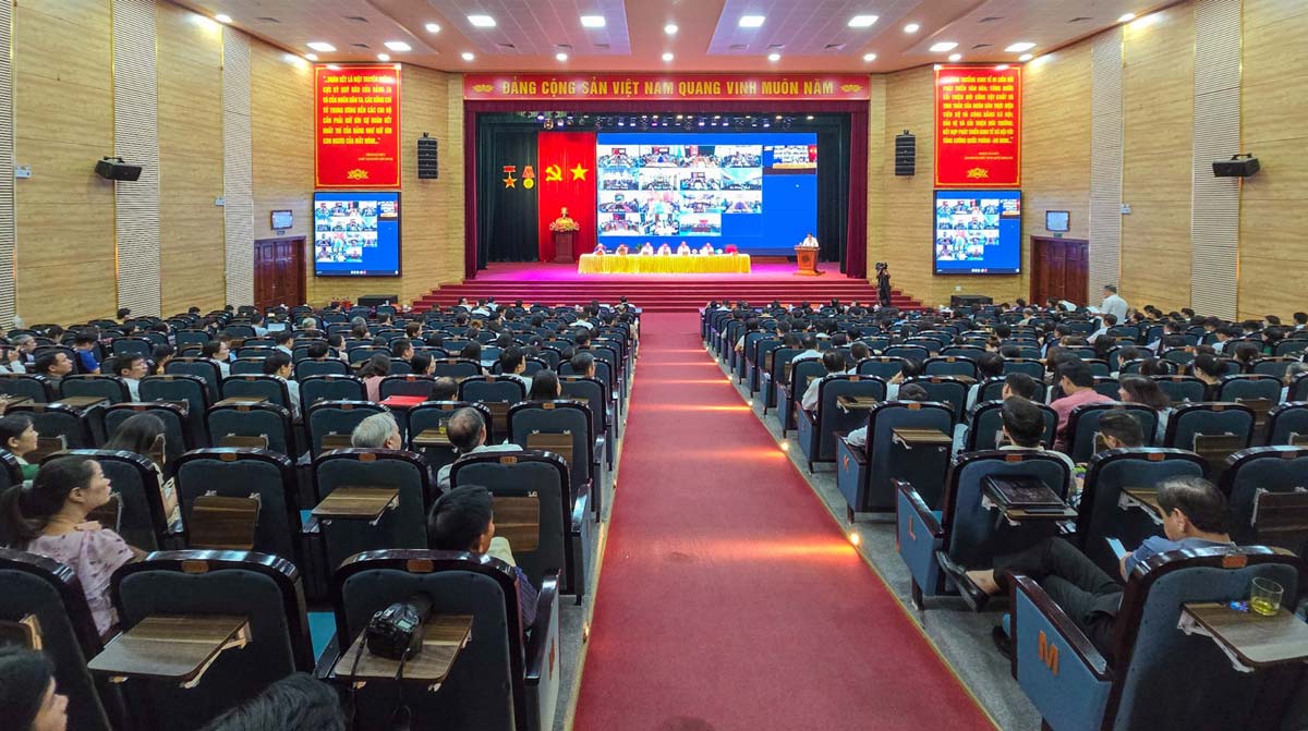 Phó Thủ tướng Trần Lưu Quang cùng các đại biểu Quốc hội thành phố tiếp xúc cử tri huyện An Dương báo cáo kết quả Kỳ họp thứ Bảy, Quốc hội khoá XV.