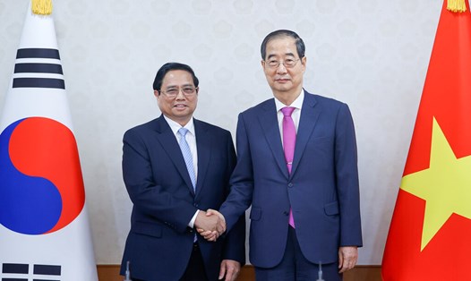 Thủ tướng Chính phủ Phạm Minh Chính và Thủ tướng Hàn Quốc Han Duck Soo. Ảnh: Nhật Bắc/VGP