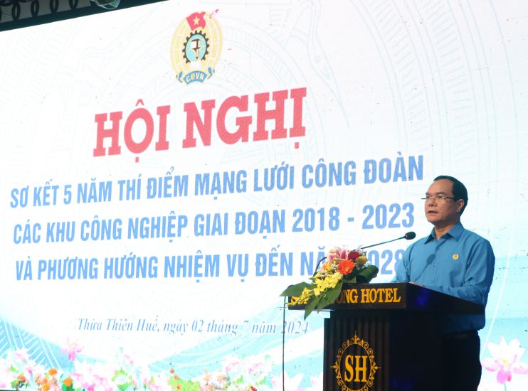 Ủy viên Ban Chấp hành Trung ương Đảng, Chủ tịch Tổng Liên đoàn Lao động Việt Nam Nguyễn Đình Khang phát biểu chỉ đạo tại hội nghị Sơ kết 5 năm thí điểm tổ chức và hoạt động của Mạng lưới Công đoàn các khu công nghiệp giai đoạn 2018 - 2023. Ảnh: Phúc Đạt