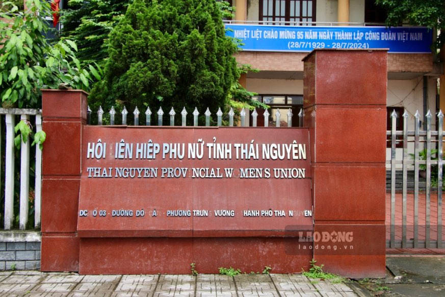 Ngày 20.7, trao đổi với PV, ông Lê Quang Tiến - Phó Chủ tịch UBND tỉnh Thái Nguyên cho biết, hiện nay tại khu vực Dự án Khu đô thị, phố đi bộ trung tâm thành phố Thái Nguyên còn 3 trụ sở trên tổng số hơn 20 trụ sở cơ quan, đơn vị chưa di dời.