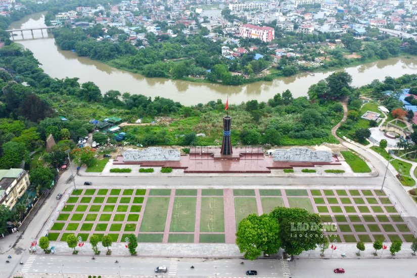 According to the design, the width of the project's street is about 80m, built with 2 blocks of high-rise buildings, connecting the two sides to create a harmonious whole, suitable for the landscape of Vo Nguyen Giap Square, headquarters of provincial and city agencies.