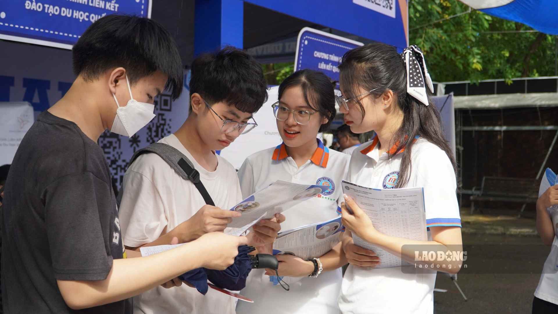 Điểm chuẩn Trường Đại học Thương mại qua các năm là căn cứ để thí sinh tham khảo, đăng ký xét tuyển. Ảnh: Vân Trang