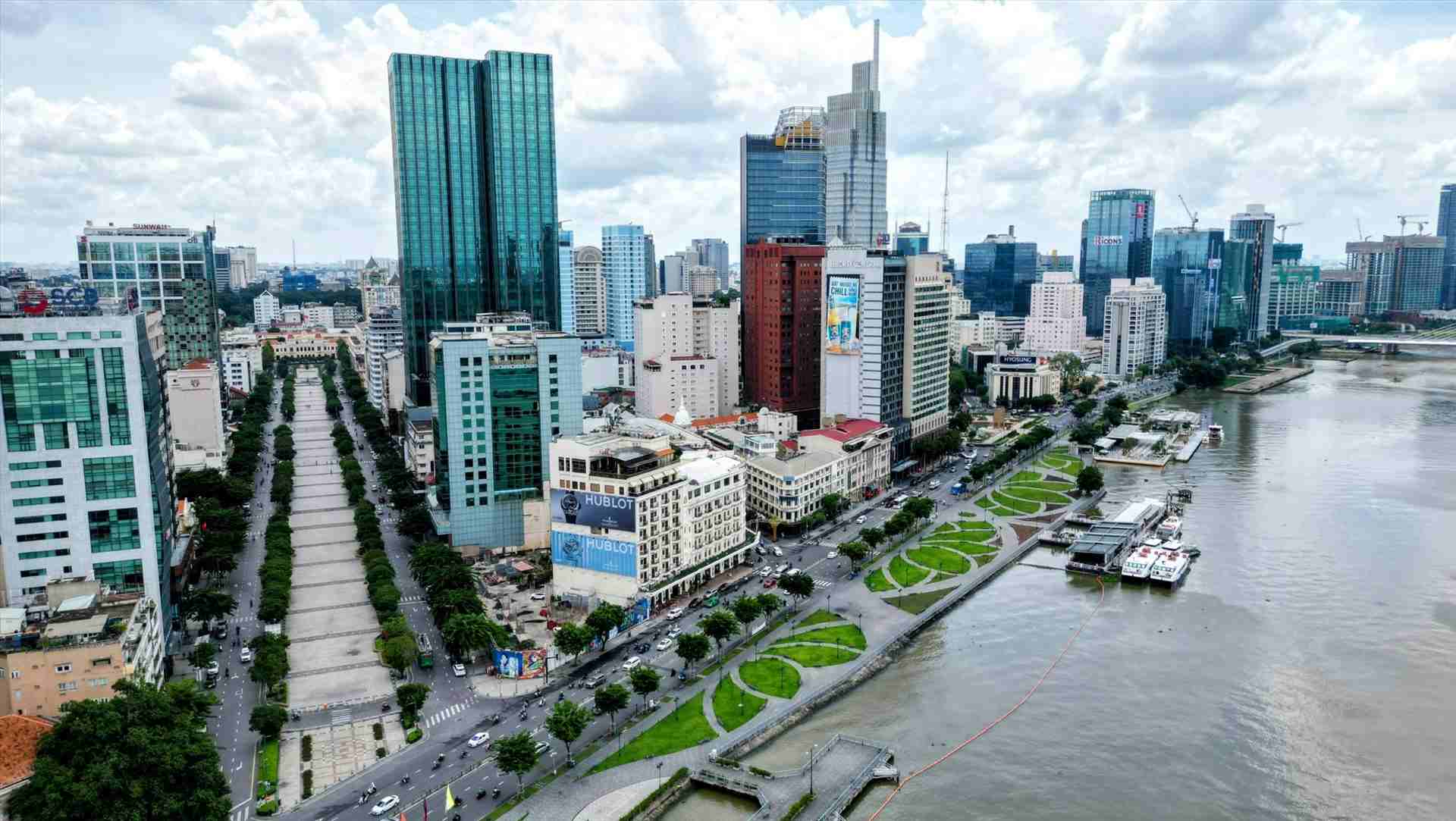 Ton Duc Thang Street is adjacent to Nguyen Hue walking street and Bach Dang wharf park. Photo: Mr. Tu