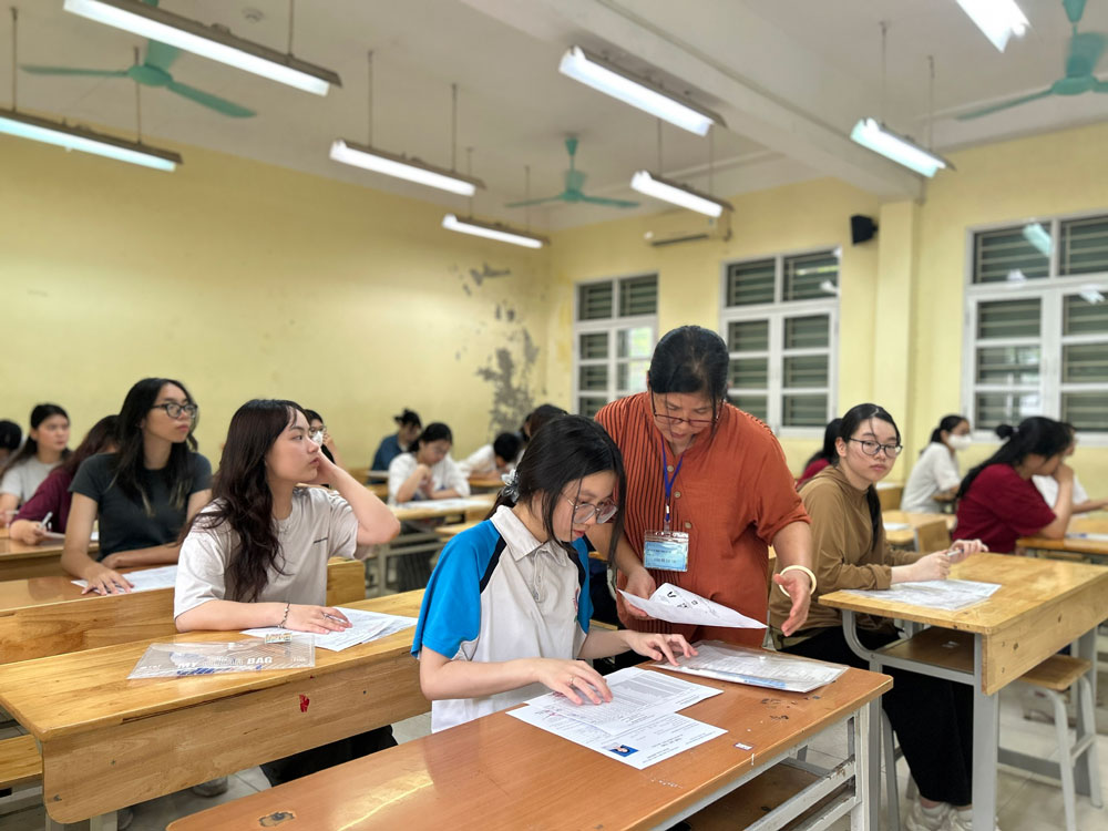 Lương giáo viên THPT tăng cao sau khi tăng lương cơ sở từ 1.7.2024. Ảnh: Trang Hà