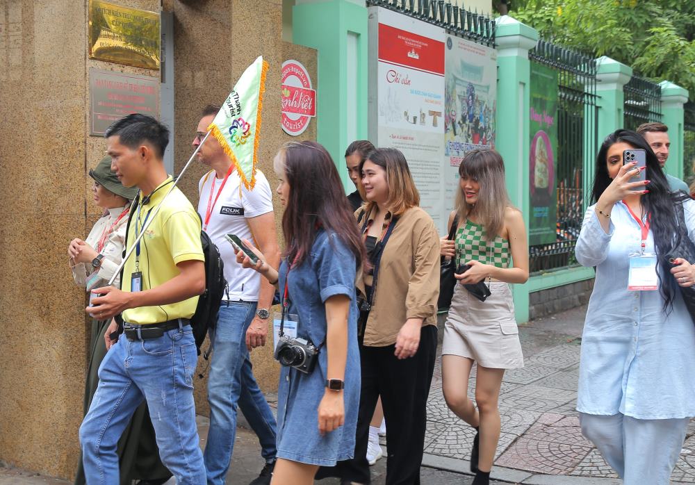 The group of tourists explored Ho Chi Minh City. Photo: Provided by the enterprise