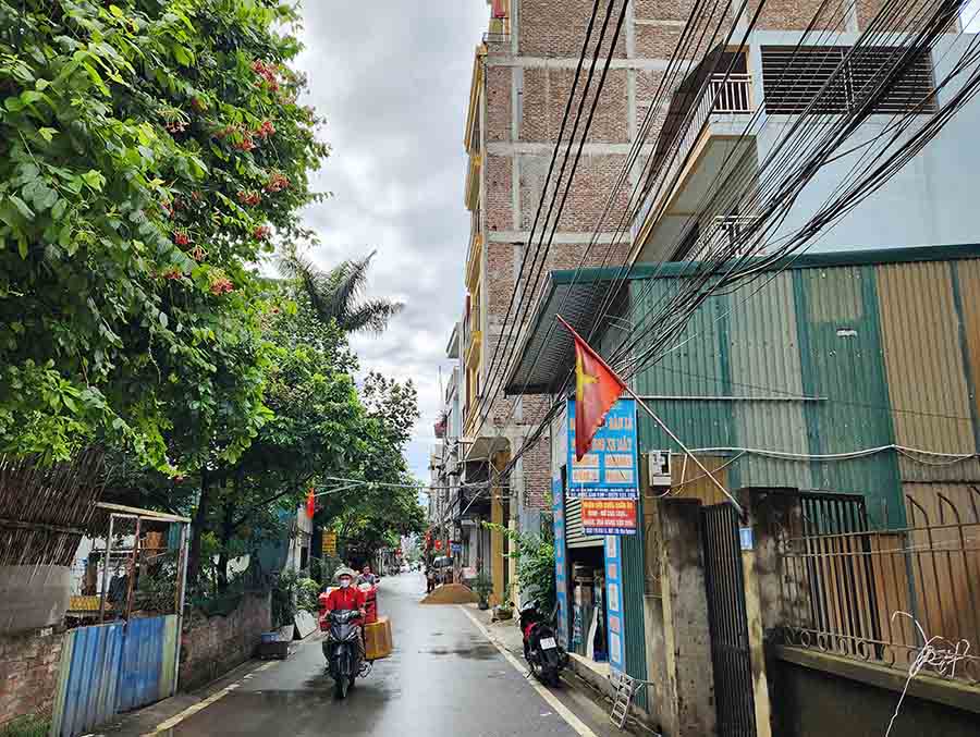 Nhà đất trong ngõ tại một số huyện ngoại thành vẫn rao bán ở mức cao. Ảnh: Cao Nguyên.