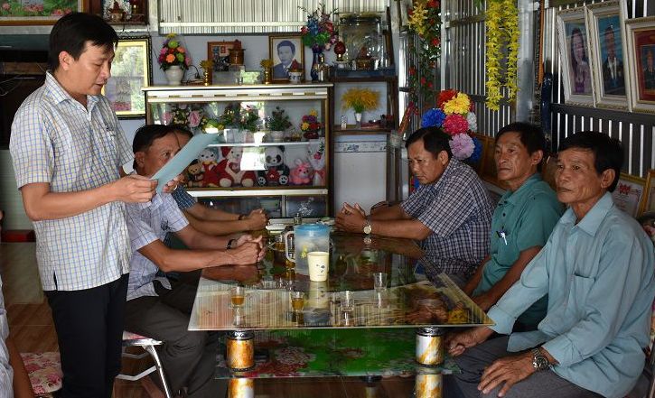 Trao nhà tình nghĩa cho gia đình có công với cách mạng tại tỉnh Cà Mau. Ảnh: Nhật Hồ