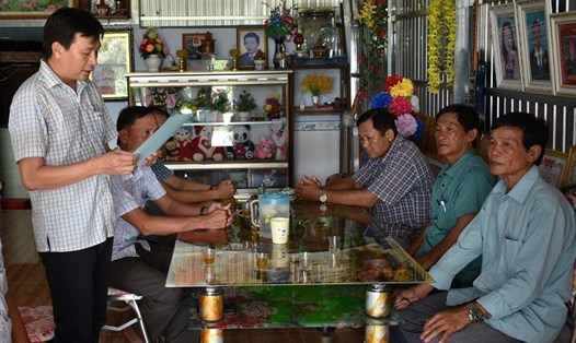 Trao nhà tình nghĩa cho gia đình có công với cách mạng tại tỉnh Cà Mau. Ảnh: Nhật Hồ