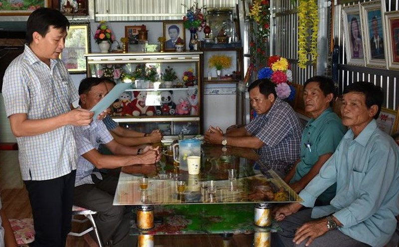 Trao nhà tình nghĩa cho gia đình có công với cách mạng tại tỉnh Cà Mau. Ảnh: Nhật Hồ