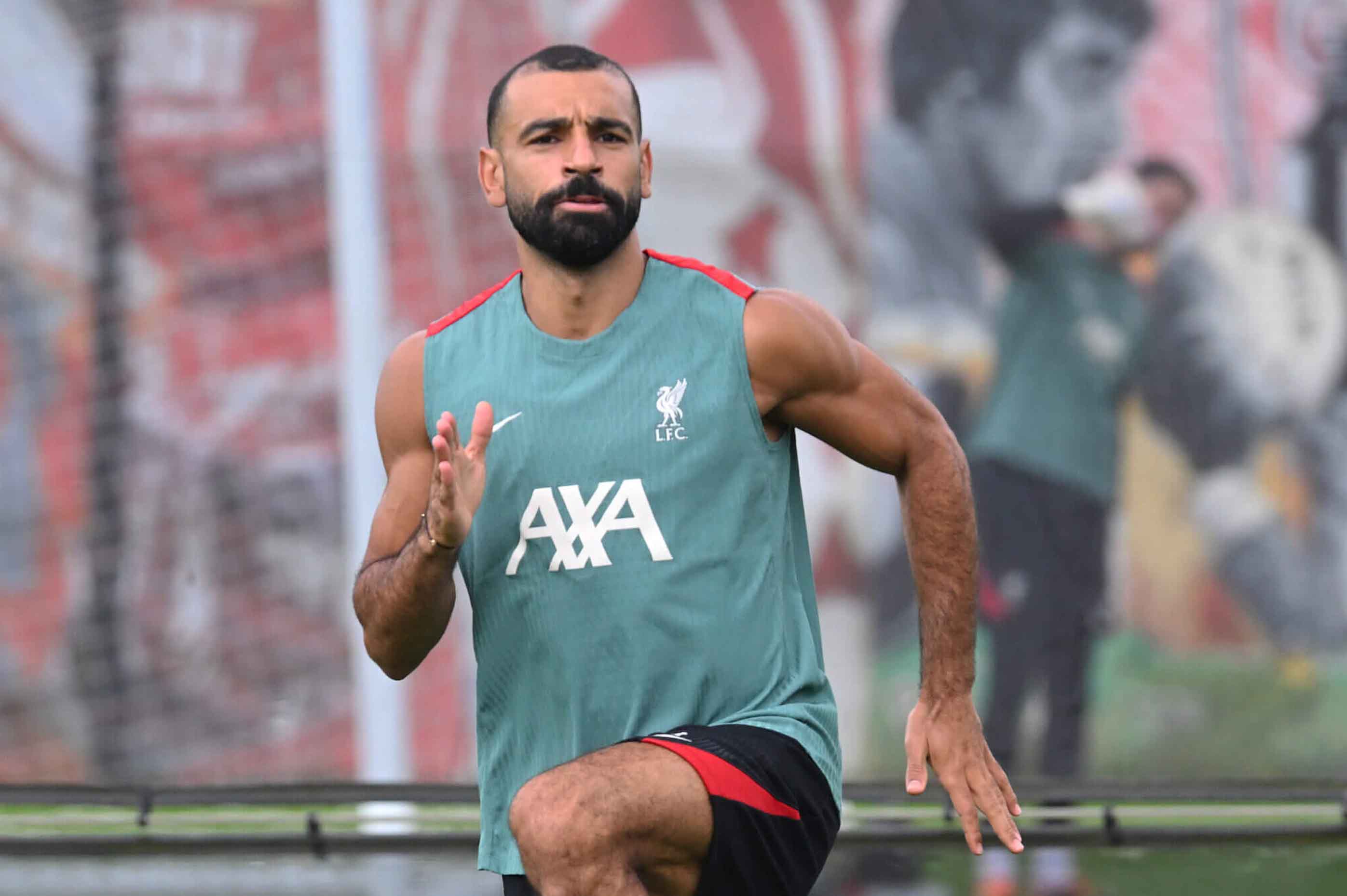 Mohamed Salah trình làng mái tóc mới trong buổi tập mới đây tại trung tâm AXA. Ảnh: Liverpool FC