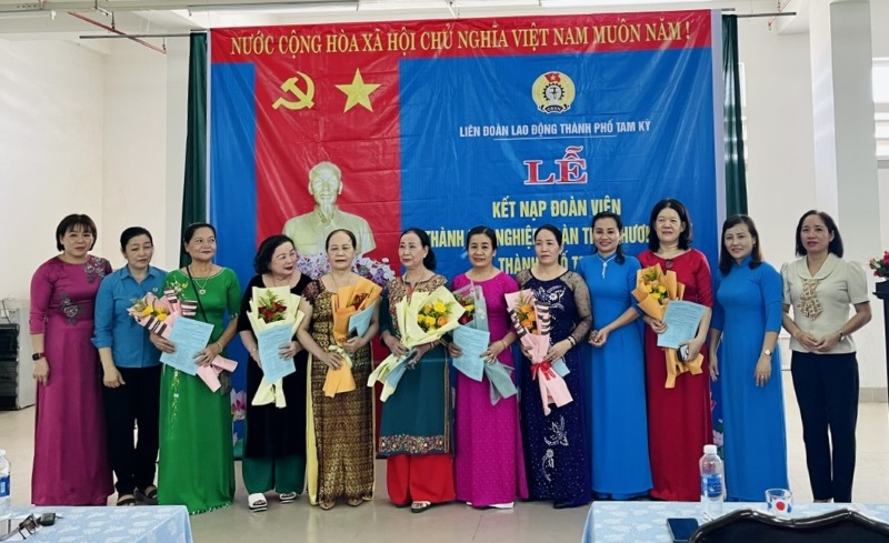 Launched the first small business union in Quang Nam. Duc Thuan's photo