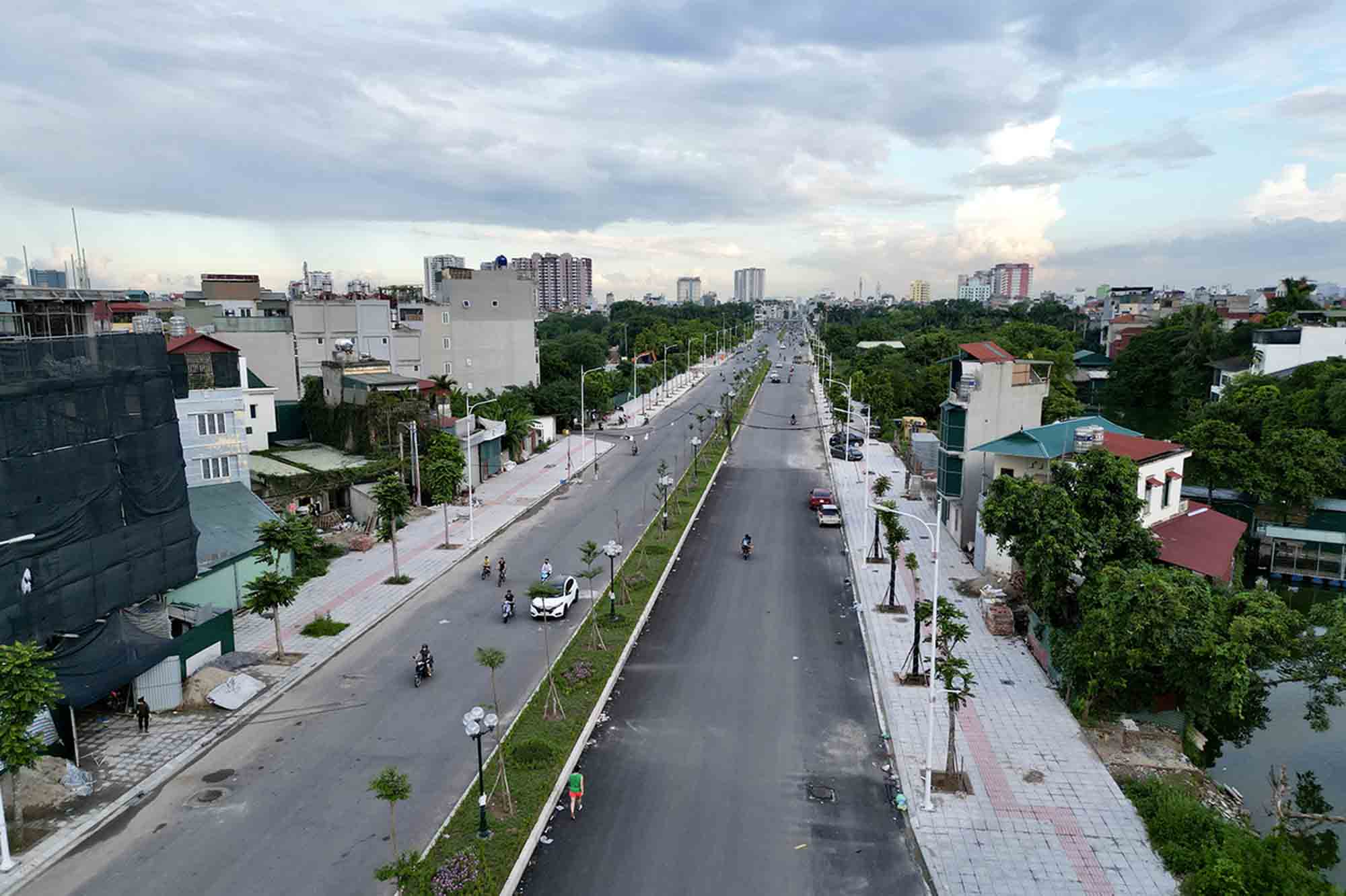 Hiện chủ đầu tư đang tập trung giải phóng mặt bằng đoạn còn lại để thi công hoàn thiện dự án. Dự kiến, toàn tuyến sẽ thông xe kỹ thuật vào tháng 10.2024, giúp rút ngắn khoảng cách, thời gian từ quận Long Biên đến cao tốc Hà Nội - Hải Phòng, góp phần phát triển kinh tế khu vực.