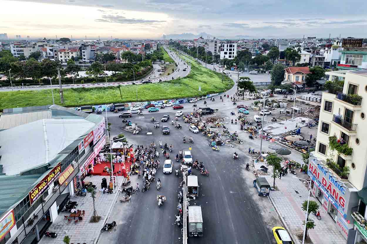 Hiện đoàn cuối tuyến vẫn chưa thể đấu nối với đường Ngọc Thuỵ do vướng mặt bằng 1 hộ dân.