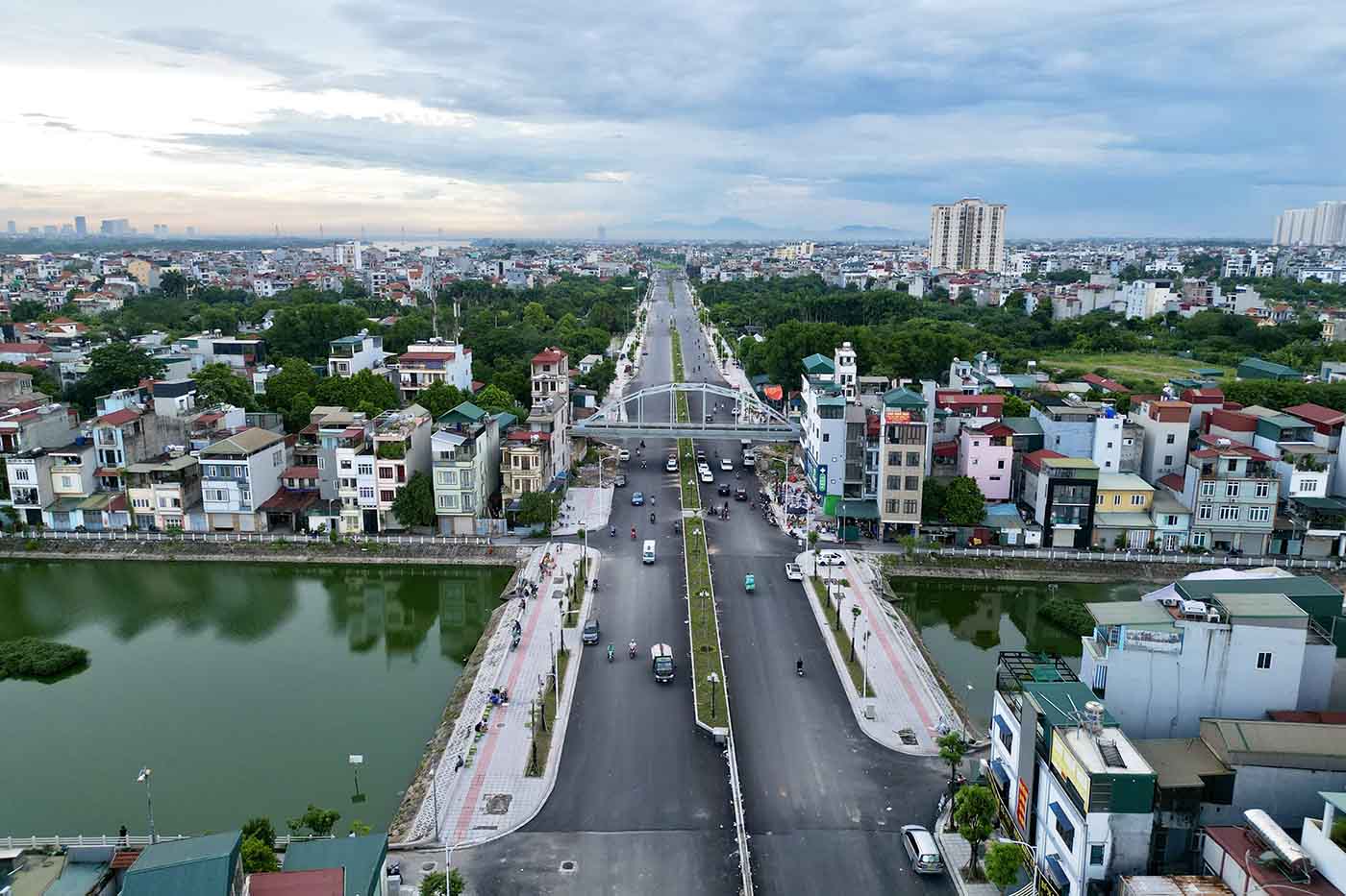 Đoạn tuyến đã cơ bản thảm nhựa mặt đường. Trong ảnh là dự án đoạn qua hồ Tai Trâu.