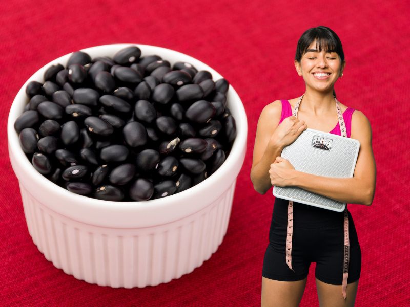 Chúng ta nên ngâm đậu đen trước khi sử dụng. Đồ họa: Hạ  Mây