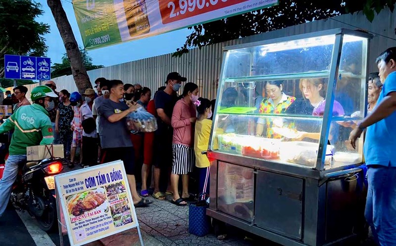 Quán cơm tấm 0 đồng trên đường Lê Văn Việt (TP Thủ Đức). Ảnh: Như Quỳnh