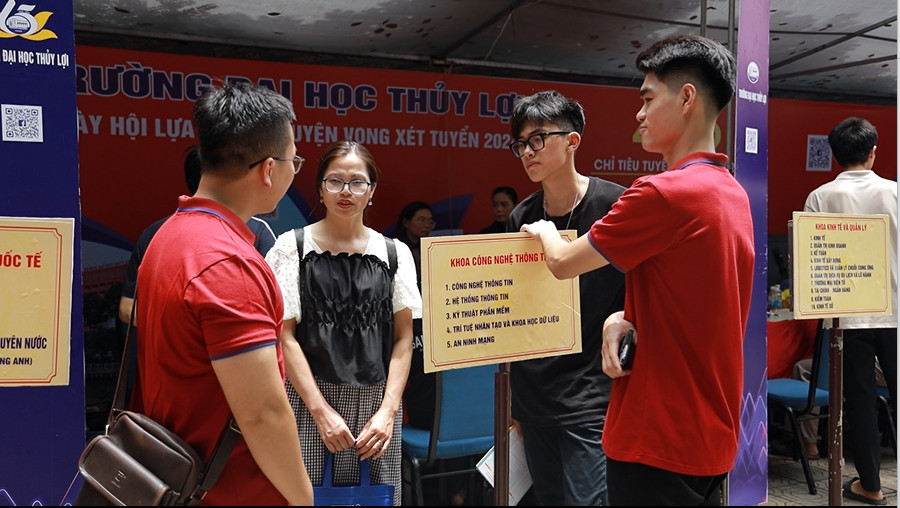 Có nên chạy theo cơn sốt ngành hot, trường top?