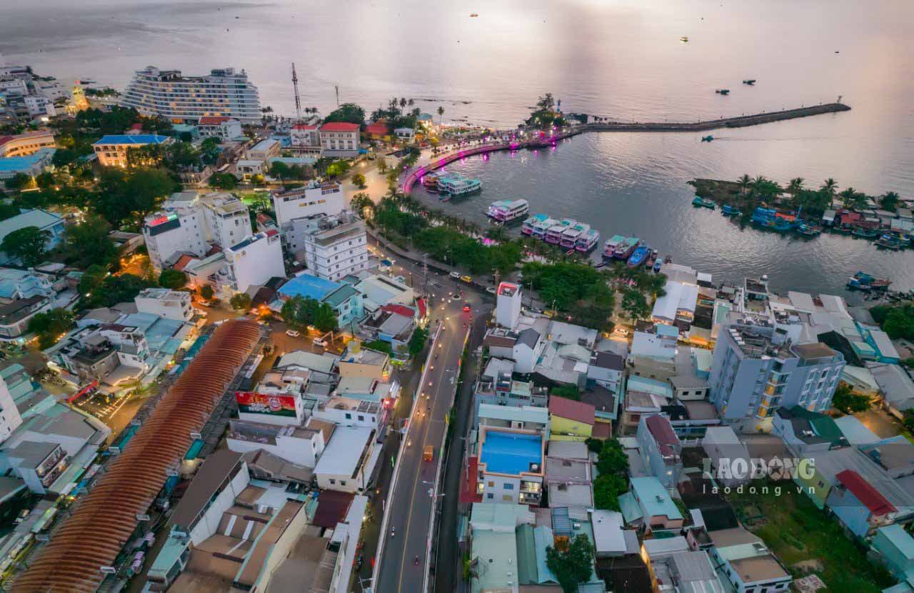 Một góc TP Phú Quốc nhìn từ trên cao. Ảnh: Xuân Nhi