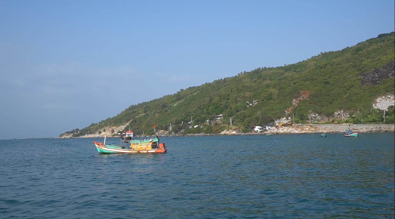 Người dân huyện đảo Kiên Hải mong chờ Hồ chứa nước Bãi Cây Mến sớm sử dụng. Ảnh: Nguyên Anh