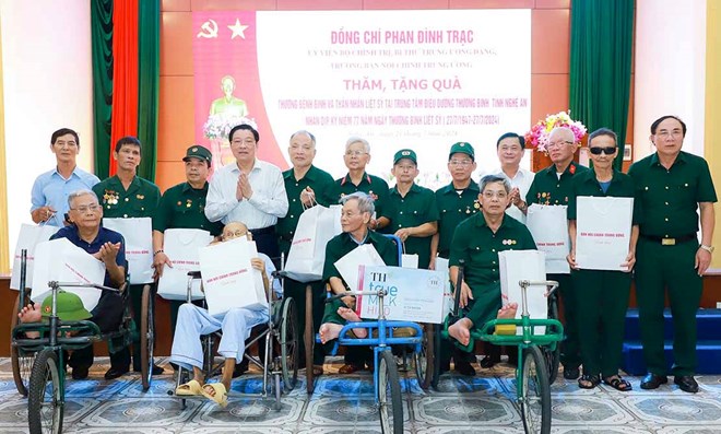 Trưởng Ban Nội chính Trung ương tri ân thương binh, thân nhân liệt sĩ