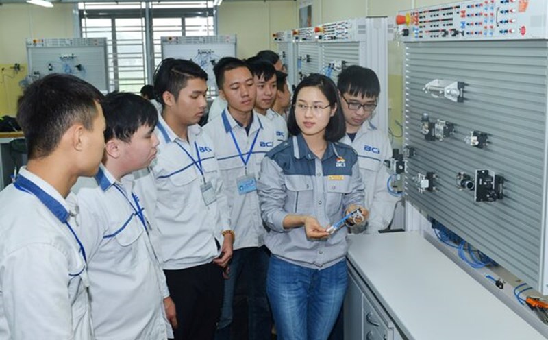 Sinh viên theo học ngành Điện tử công nghiệp tại trường Cao đẳng Công nghiệp Bắc Ninh. Ảnh: Trường CĐCN Bắc Ninh