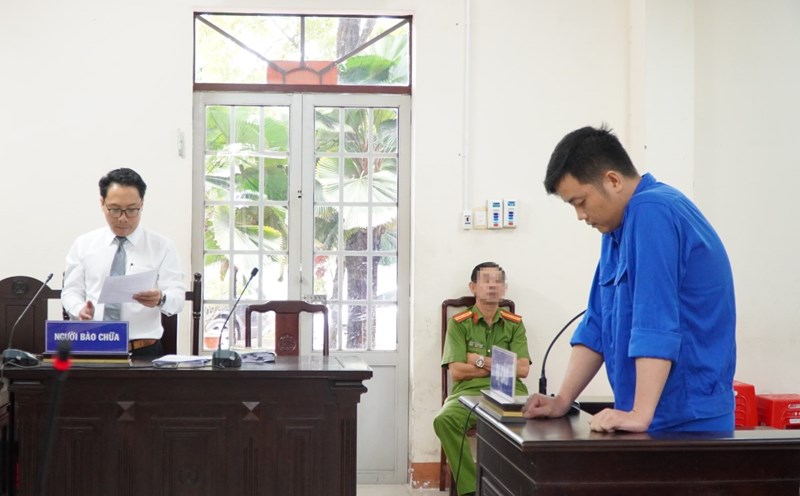 Xét xử đối tượng cho vay thế chấp bằng sổ đỏ và ký ủy quyền, sau đó đem bán để chiếm đoạt. Ảnh: Bạch Long
