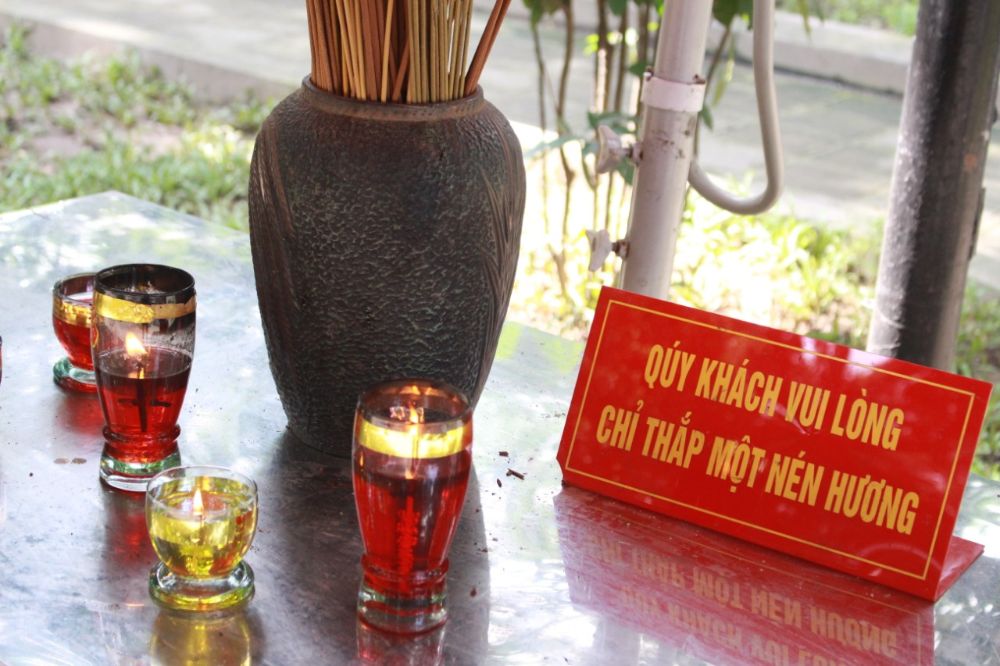 People are encouraged to light only one incense stick when coming to Quan Thanh temple. Photo: Le Tuyen