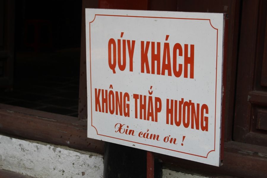 People do not burn incense at the main temple at Kim Lien temple. Photo: Le Tuyen