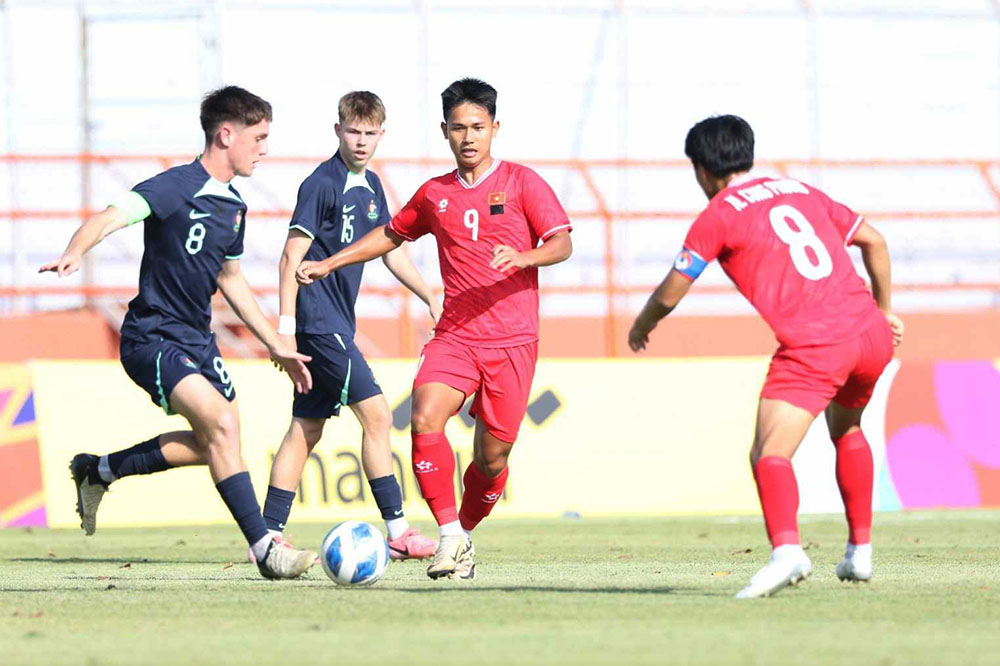 U19 Vietnam confidently plays a duel with U19 Australia. Photo: VFF