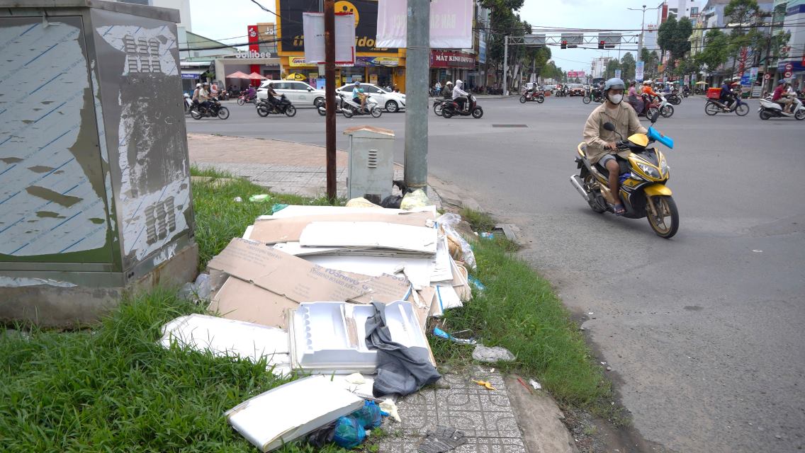 Anh Huỳnh Tân (quận Bình Thủy, TP Cần Thơ) chia sẻ, đây là tuyến đường cửa ngõ của TP nên mỗi ngày có rất nhiều phương tiện lưu thông qua lại. Đặc biệt là các lãnh đạo, du khách từ vùng miền khác khi đến Cần Thơ hoặc các tỉnh/thành ở miền Tây đều xuống sân bay và đi vào tuyến đường này.