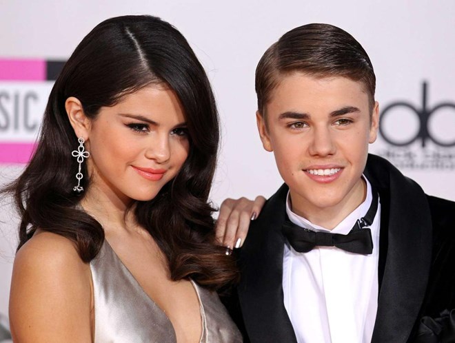 Justin Bieber bỗng xóa ảnh chụp với Selena Gomez sau 13 năm