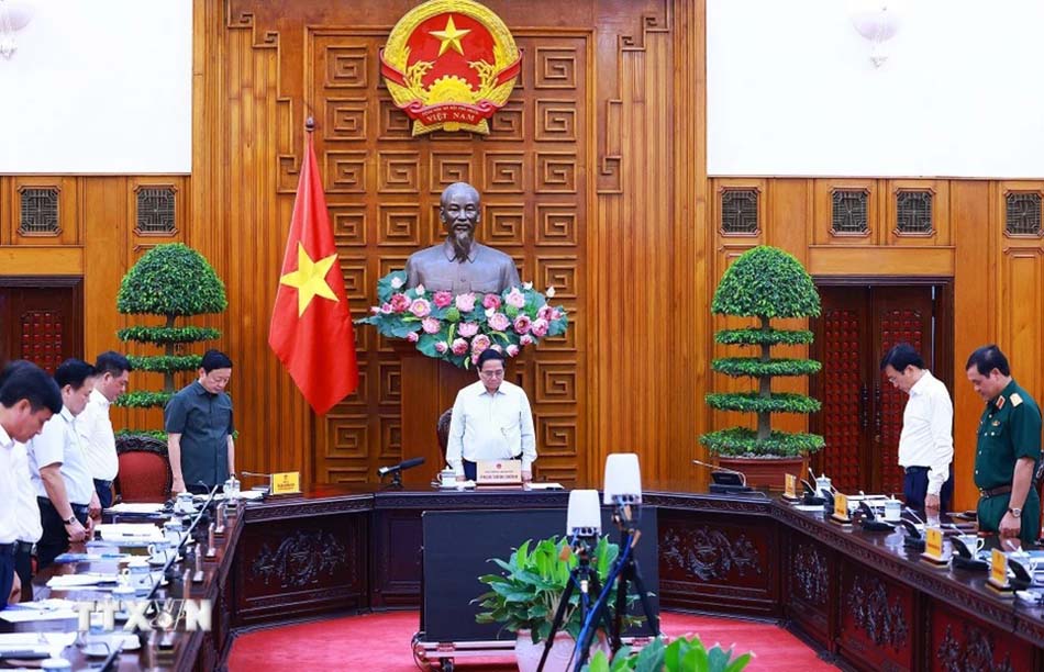 Prime Minister Pham Minh Chinh and delegates observed a minute of silence to commemorate General Secretary Nguyen Phu Trong. Photo: TTXVN