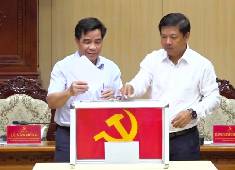 Quang Nam Provincial Party Committee voted to elect Deputy Secretary of the Provincial Party Committee for Major General Nguyen Duc Dung. Photo of Provincial Party Committee Office