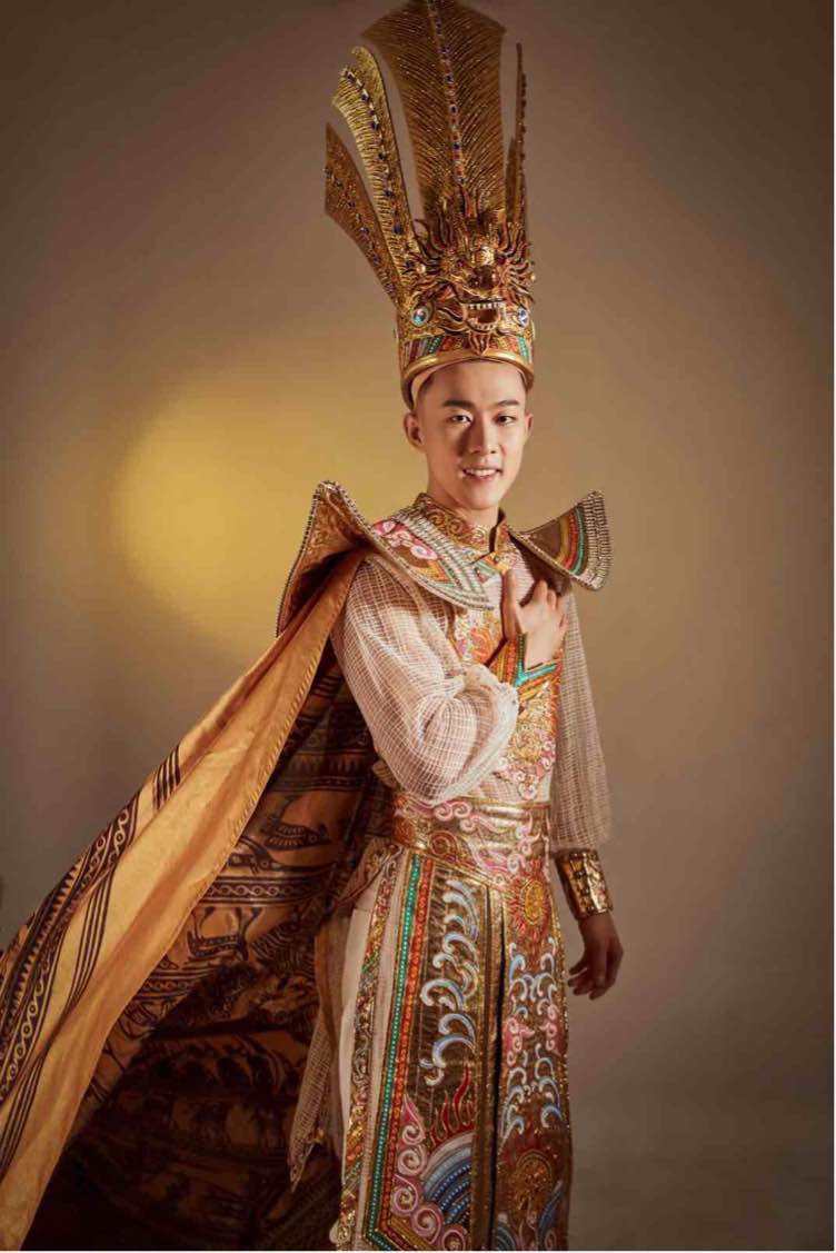 Designer Tuan Hai has designed a unique National Costume containing all the enthusiasm and national pride for Doan Cong Vinh to introduce to the Man Of The World 2024 contest with friends all year round. Asia