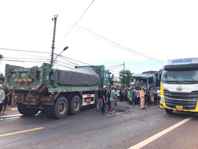 Hiện trường vụ tai nạn giao thông làm 3 thành viên đội bóng Hoàng Anh Gia Lai thiệt mạng. Ảnh: Thanh Tuấn 