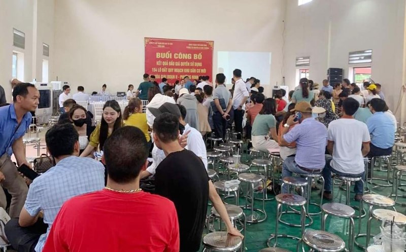 Các phiên đấu giá đều thu hút đông đảo các nhà đầu tư tham gia. Ảnh: Nguyễn Trường