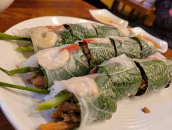 Spring rolls contain shrimp, meat and vegetables. Photo: Genie