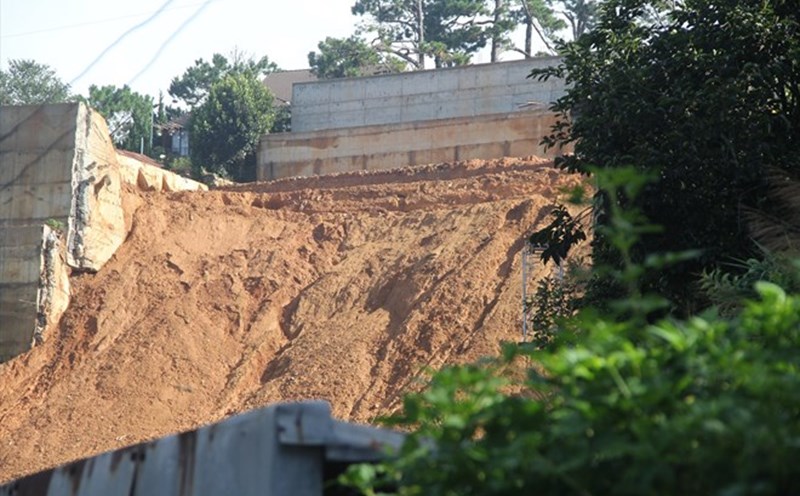 Hiện trường vụ sạt lở ở Đà Lạt khiến 2 người chết năm 2023. Ảnh: Hữu Long