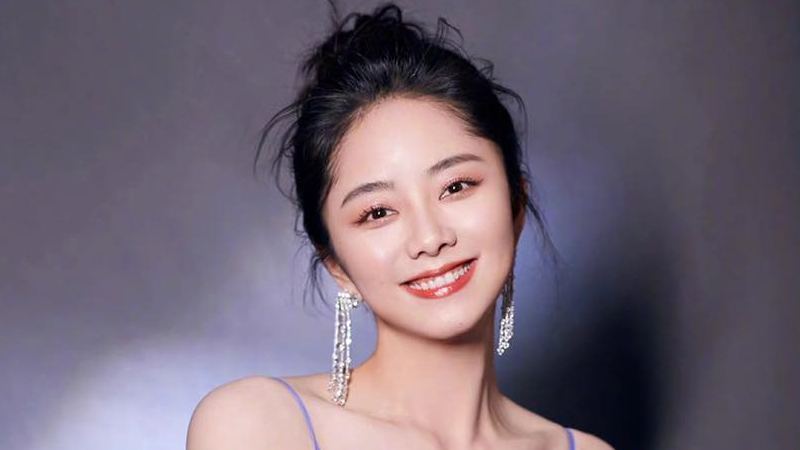 Đàm Tùng Vận giàu có ở tuổi 34. Ảnh: Weibo.