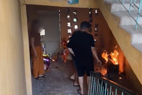 The case of a woman burning joss paper in an apartment building caused controversy because of its danger. Image: