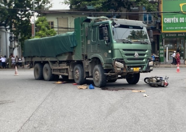 Hiện trường vụ tai nạn giao thông khiến 2 người thương vong. Ảnh: Nguyễn Trường