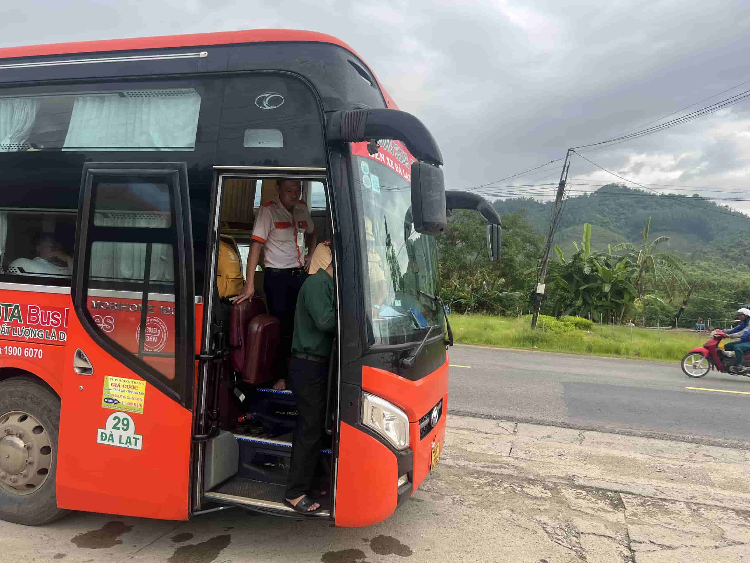 Tài xế xe Phương Trang uống bia buổi sáng và bị xử phạt vi phạm nồng độ cồn. Ảnh: Hữu Long