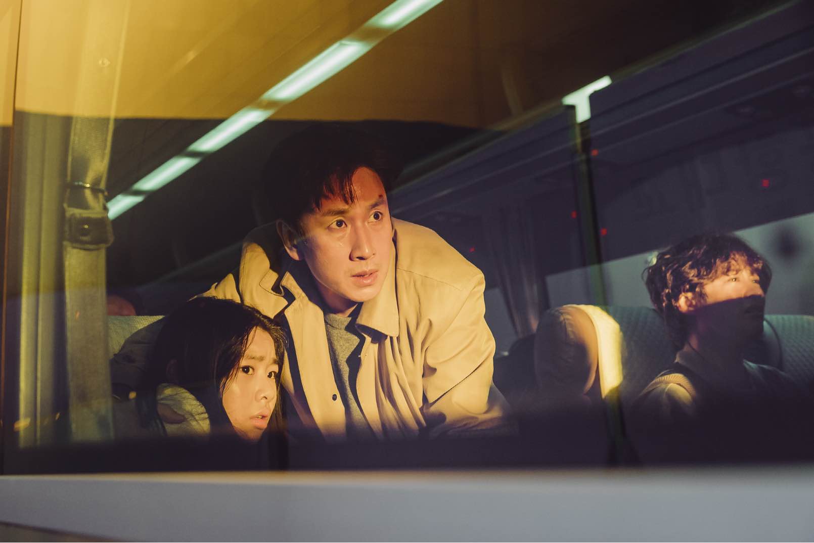 In the movie, Lee Sun Kyun plays single father Jung Won. Photo: NSX