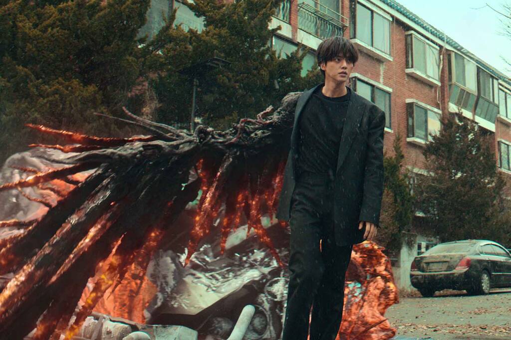 Song Kang đóng chính trong 3 phần phim "Sweet Home". Ảnh: Nhà sản xuất