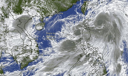Ảnh mây vệ tinh áp thấp nhiệt đới suy yếu từ bão số 2. Ảnh: WINDY