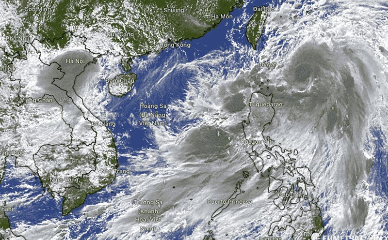 Ảnh mây vệ tinh áp thấp nhiệt đới suy yếu từ bão số 2. Ảnh: WINDY