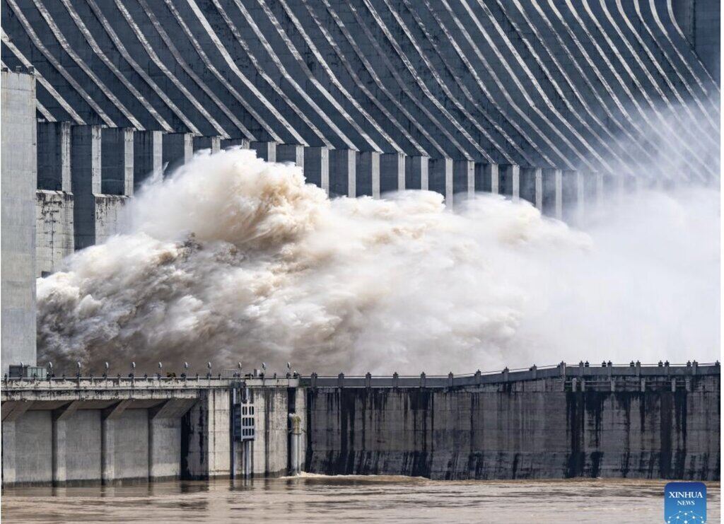 Đập Tam Hiệp xả lũ trong tháng 7.2024. Ảnh: Xinhua