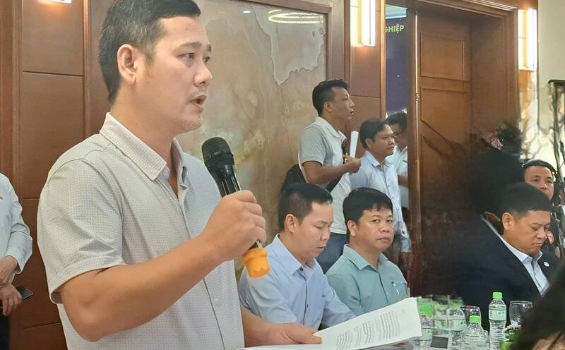 Ông Đinh Hải Tuấn, người đại diện pháp luật của Công ty TNHH F.D.T phát biểu tại hội nghị “Tháo gỡ khó khăn, vướng mắc cho doanh nghiệp”. Ảnh: Nguyễn Linh