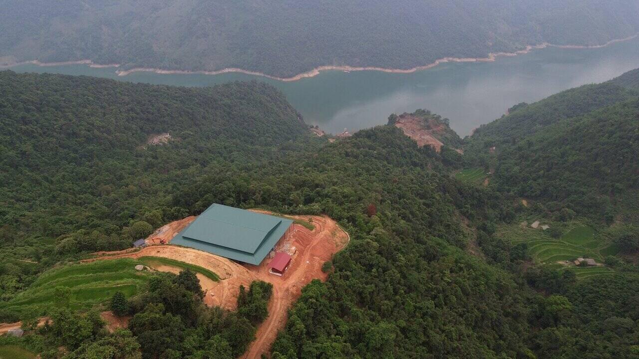 Khu nhà xây dựng trái phép trên đất rừng rộng 2.000m2. Ảnh: Minh Chuyên
